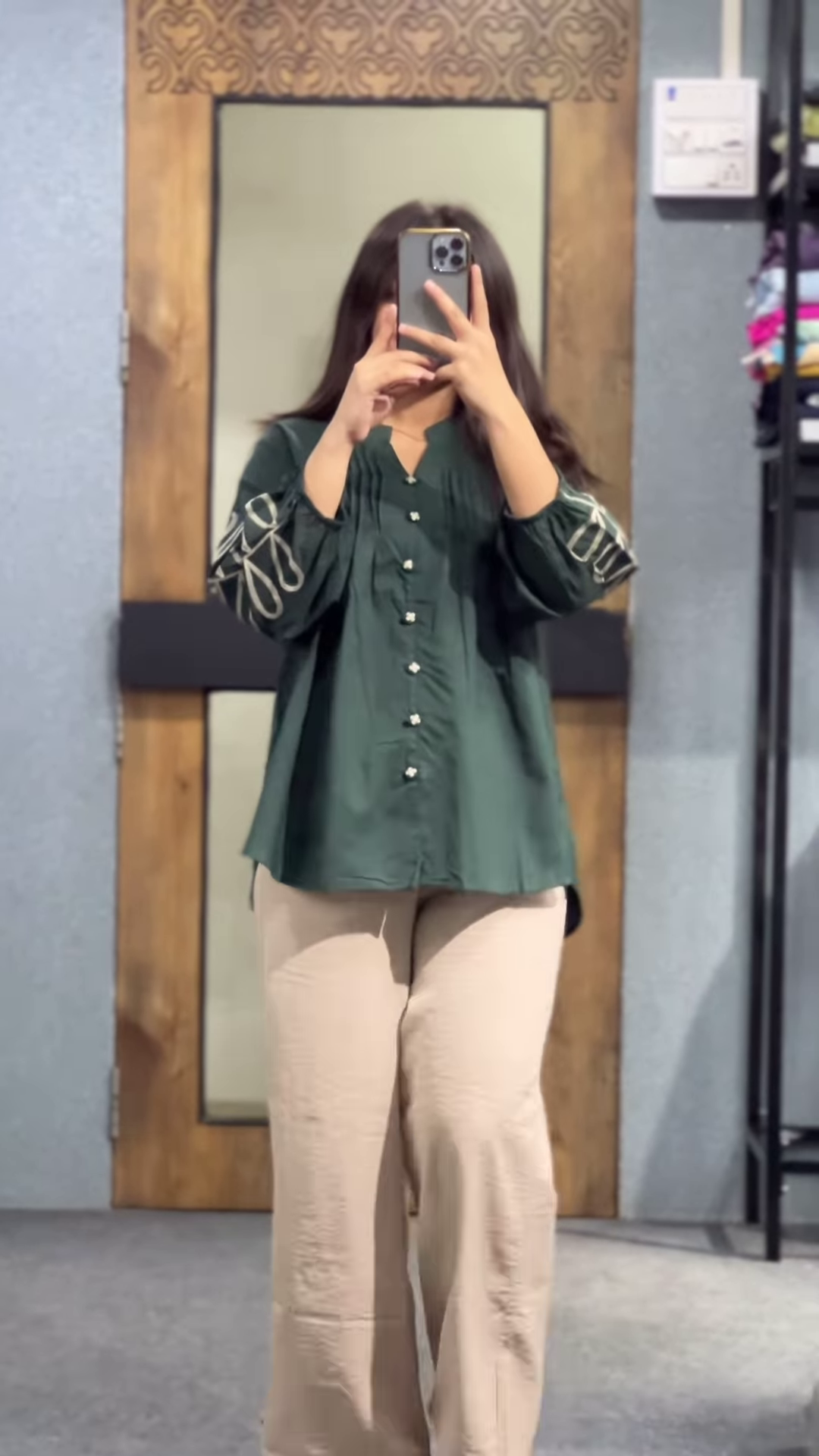 Chic Solid Pintuck Flared Cotton Top with Pearl Button Detailing & Stylish Cut Sleeves - Image 3