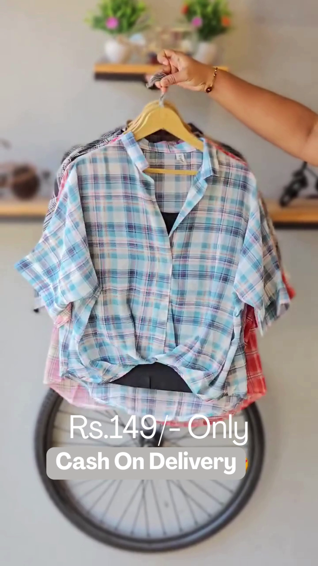 Casual Women’s Oversized Plaid Button-Down Shirt with Roll-Up Sleeves – Lightweight Summer Cotton Check Shirt for Everyday Wear