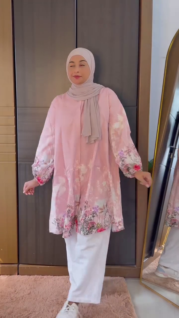 Elegant Floral Printed Pink Kurti for Modest Fashion - Image 2